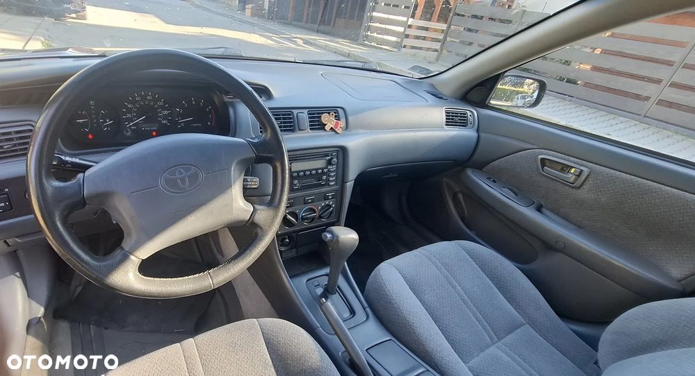 Toyota Camry - 23