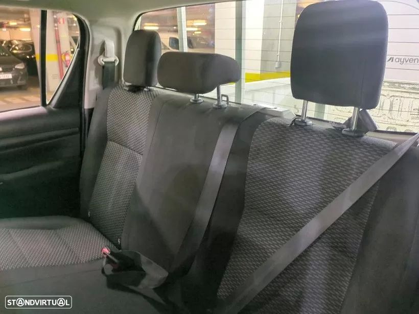 Toyota Hilux 2.4 D-4D 4WD Tracker - 6