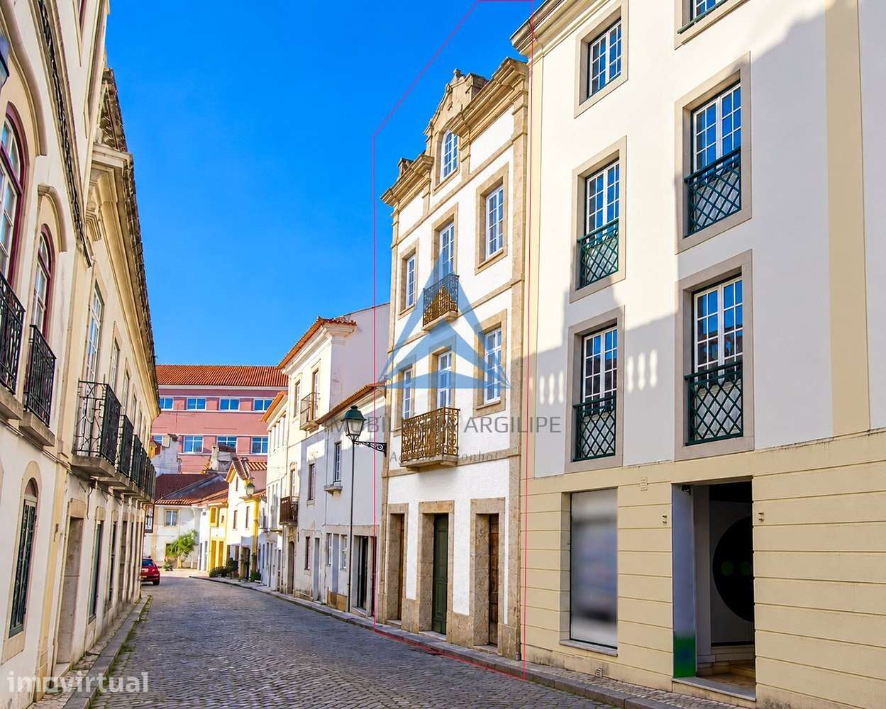 Prédio à venda no centro histórico de Abrantes | Terraço, quintal e... - Grande imagem: 2/56