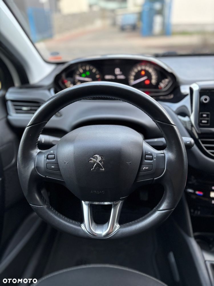 Peugeot 208 1.6 BlueHDi Allure S&S - 33