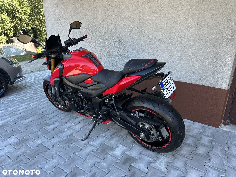 Suzuki GSX - 2
