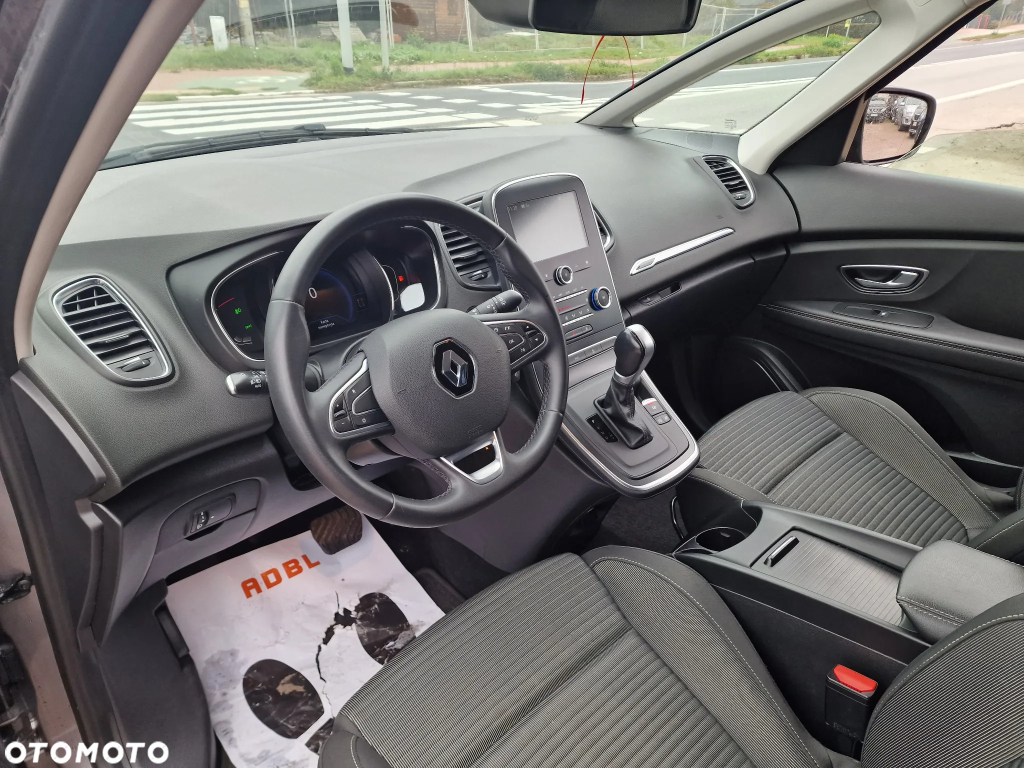 Renault Grand Scenic - 10
