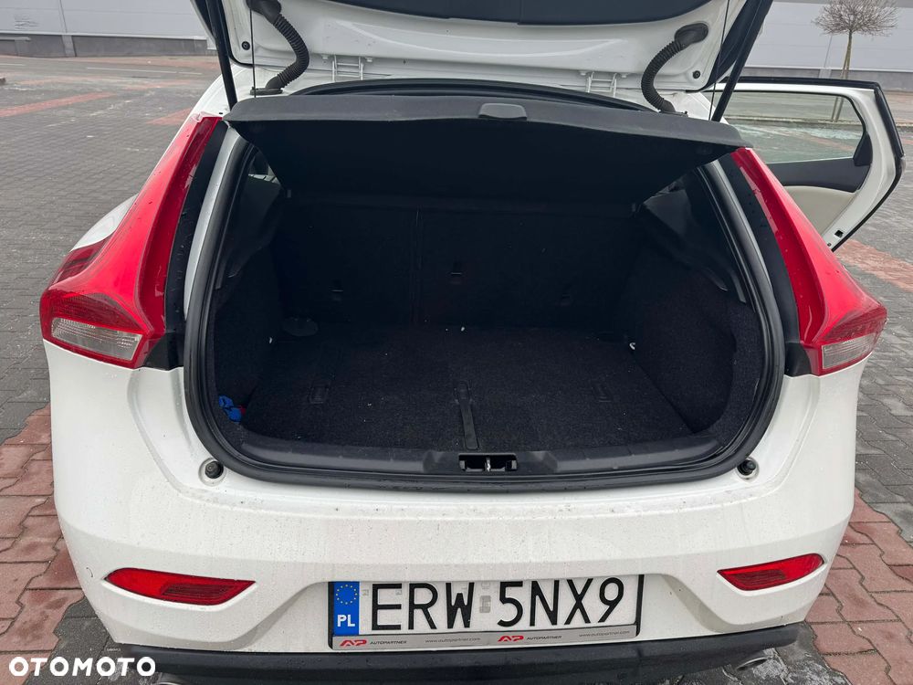 Volvo V40 D3 Ocean Race - 17