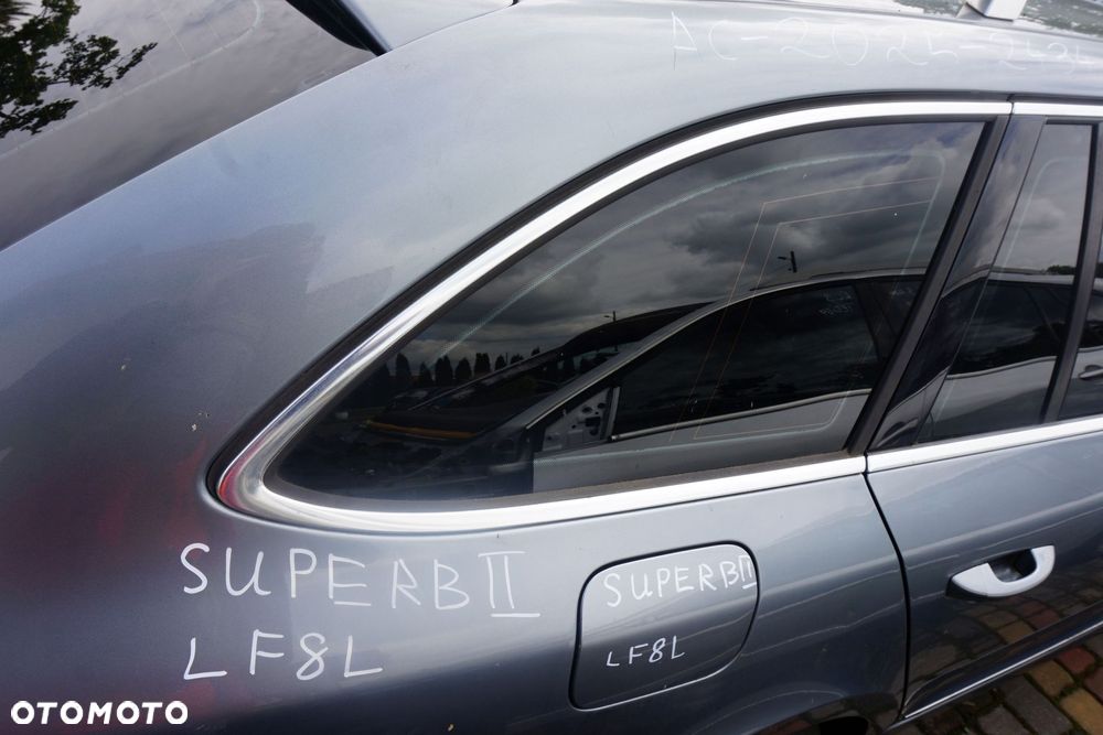 SZYBA KAROSERYJNA TYLNA PRAWA BOCZNA SUPERB II 3T KOMBI  SKODA 2008-2013 - 1