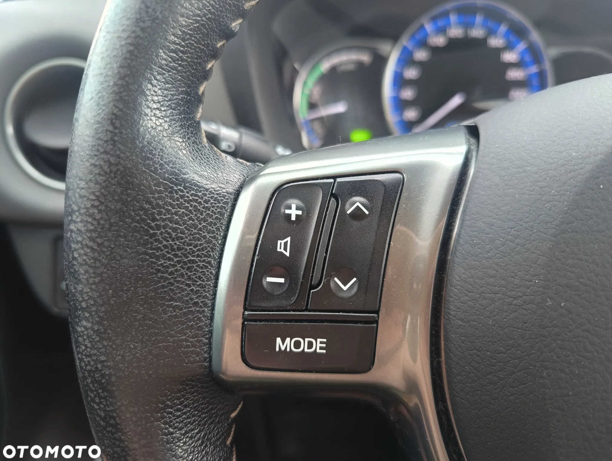 Toyota Yaris Hybrid 100 Premium - 24