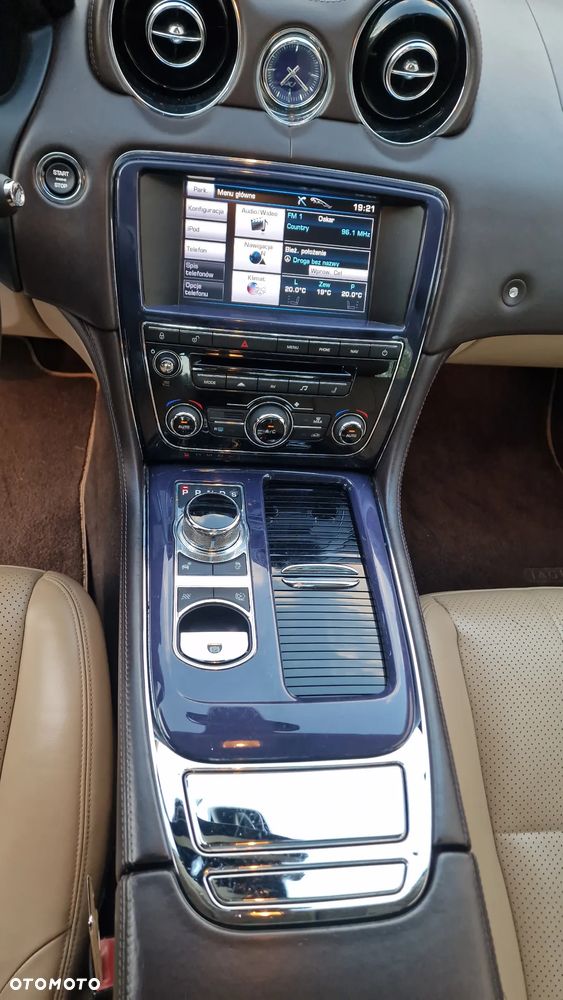 Jaguar XJ - 19