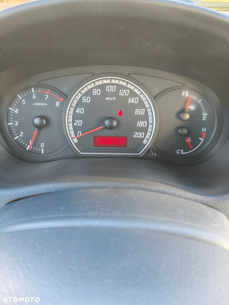 Suzuki Swift 1.3 Club - 8