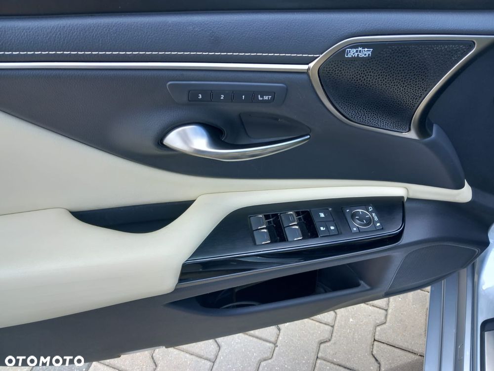 Lexus ES 300h Prestige - 19
