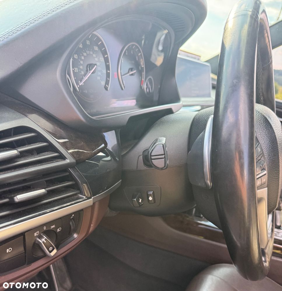 BMW X5 xDrive50i - 14