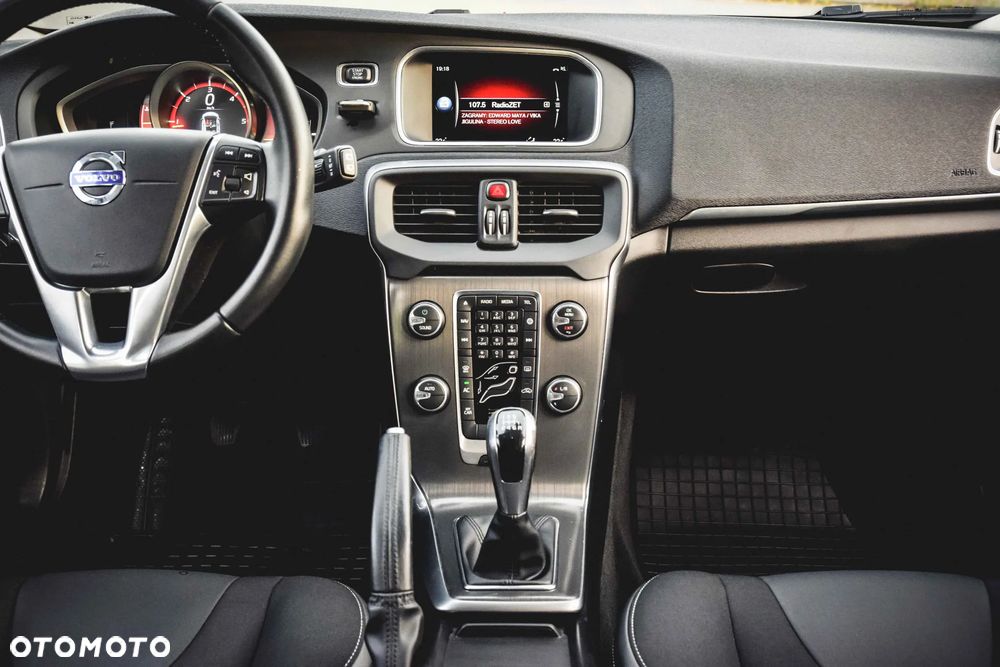 Volvo V40 D2 Momentum - 35