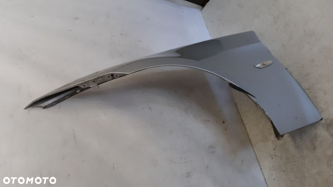 * Błotnik Przedni LEWY BMW E90 Titansilber 354/7 SREBRNY - 2