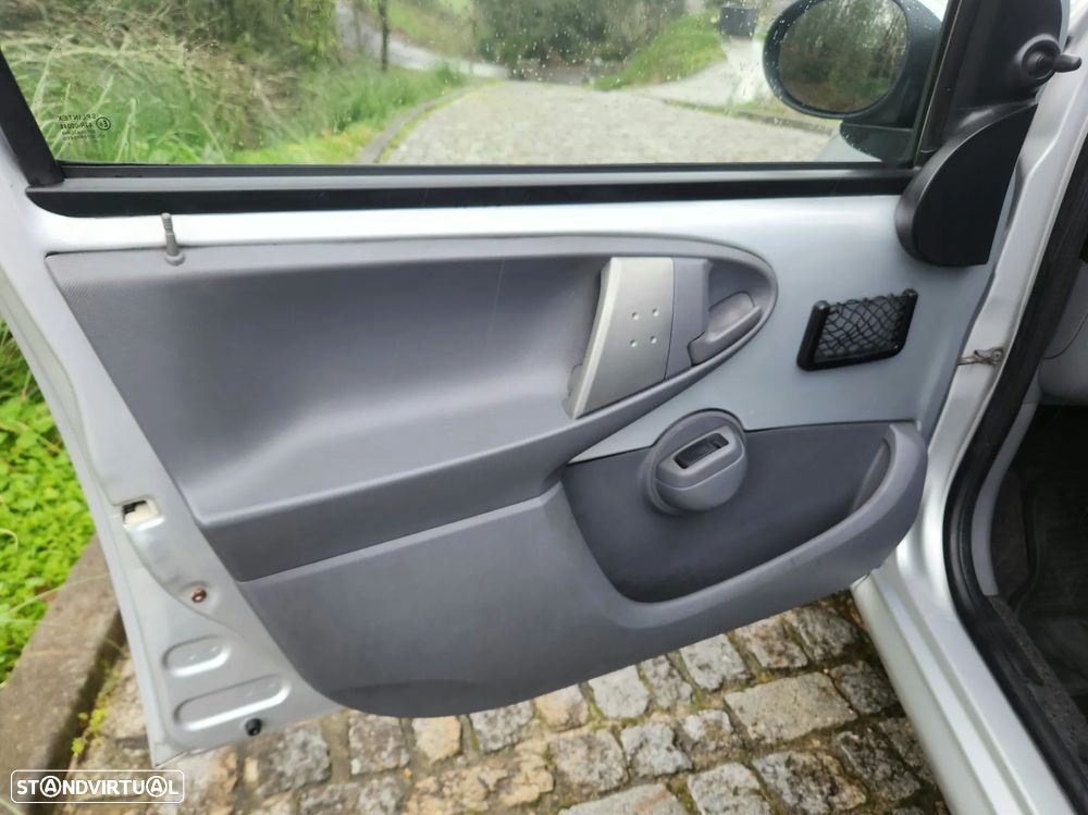 Peugeot 107 1.0 Black&Silver - 18