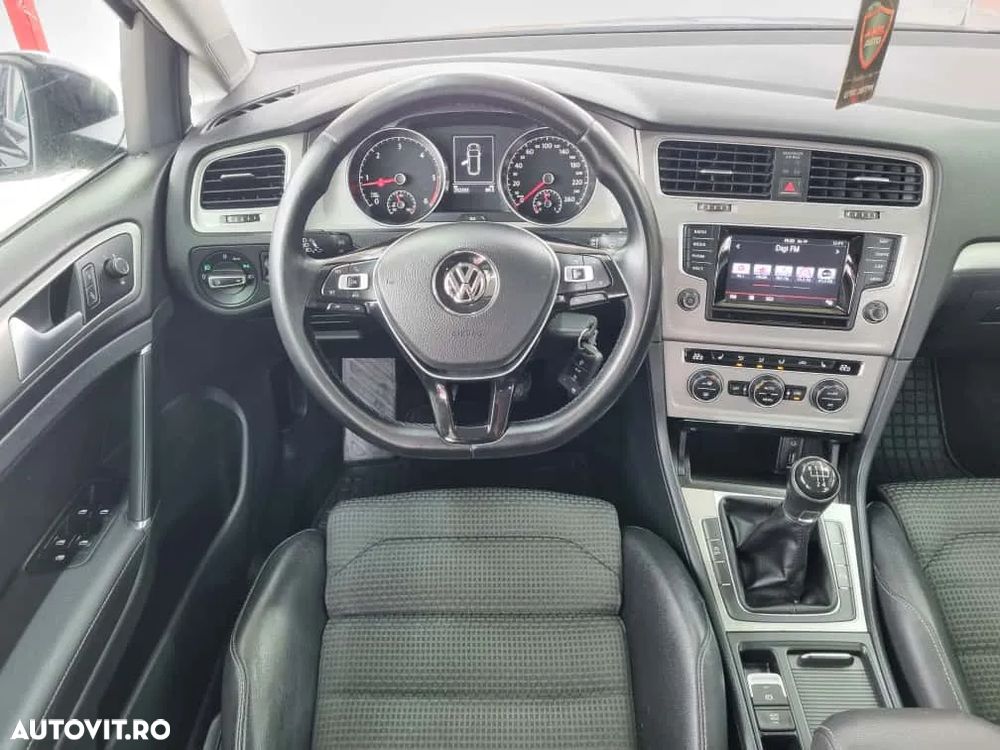 Volkswagen Golf - 8