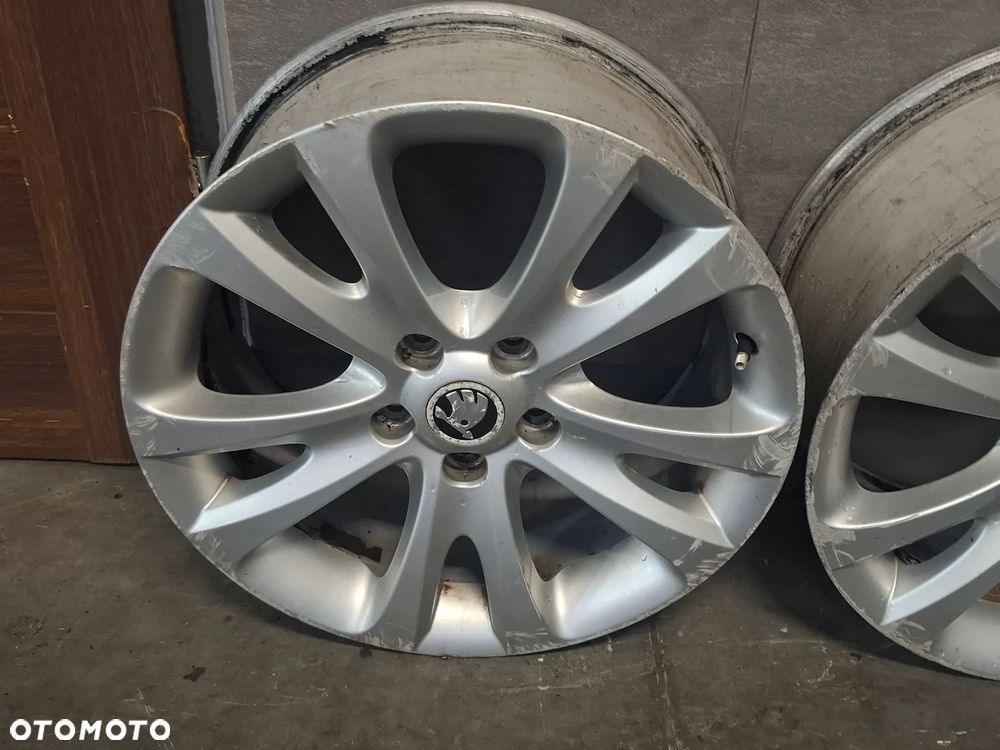 Felgi aluminiowe 17 cali Skoda  Superb 2014 nr 3T0601025D - 2