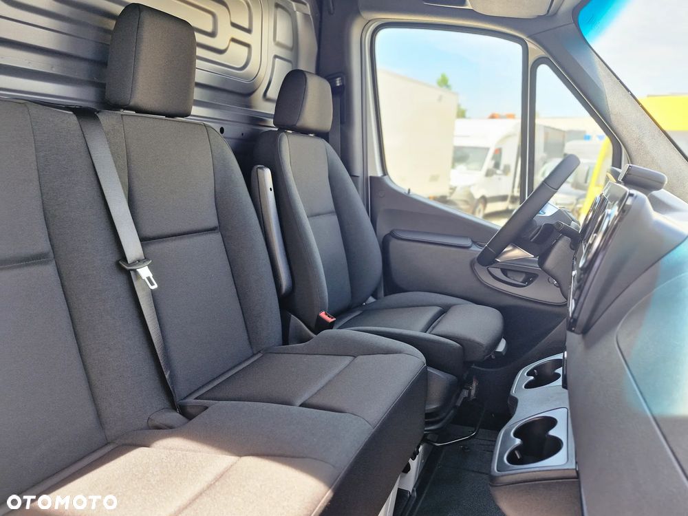 Mercedes-Benz Sprinter - 12