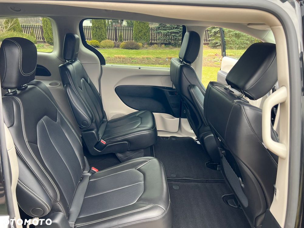 Chrysler Pacifica - 34