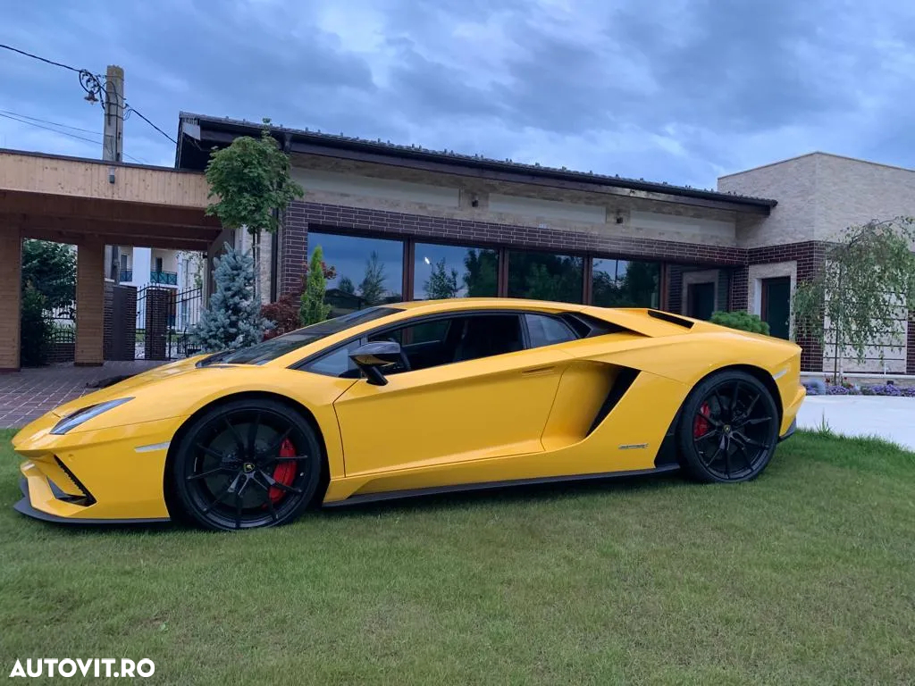 Lamborghini Aventador - 3