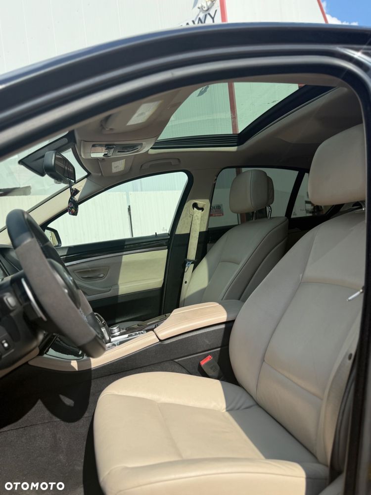 BMW Seria 5 528i Touring - 15
