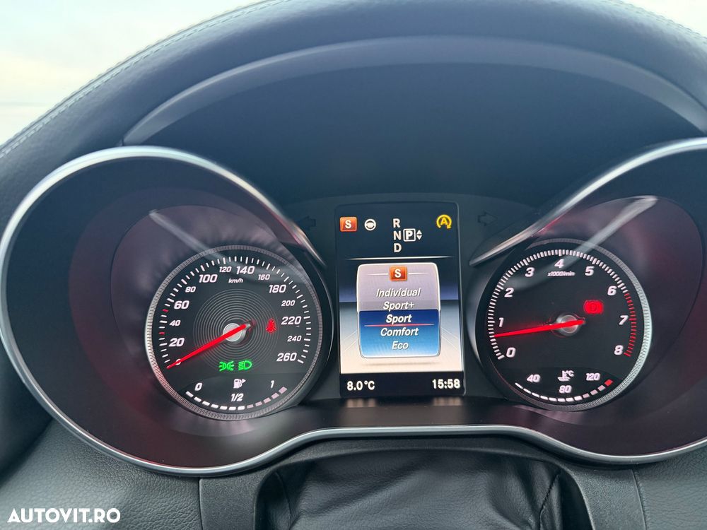 Mercedes-Benz C 400 4Matic T 7G-TRONIC AMG Line - 32