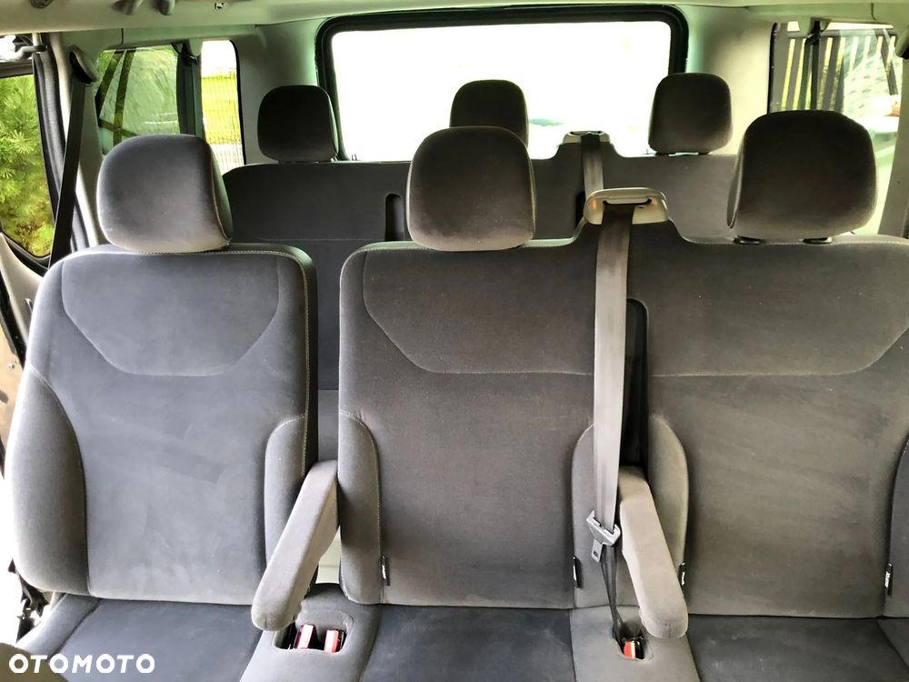 Renault Trafic Grand Passenger Black Edition - 15