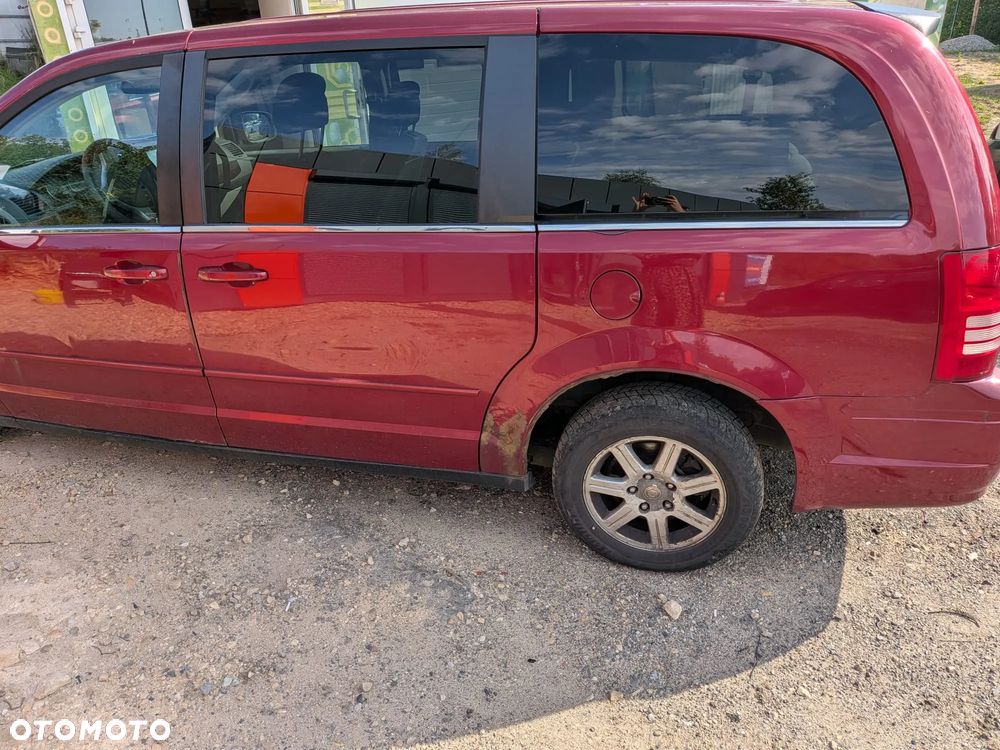 Chrysler Town & Country - 6