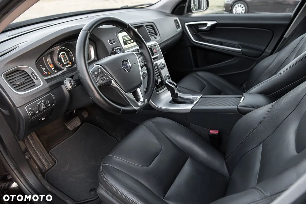 Volvo V60 Cross Country - 17