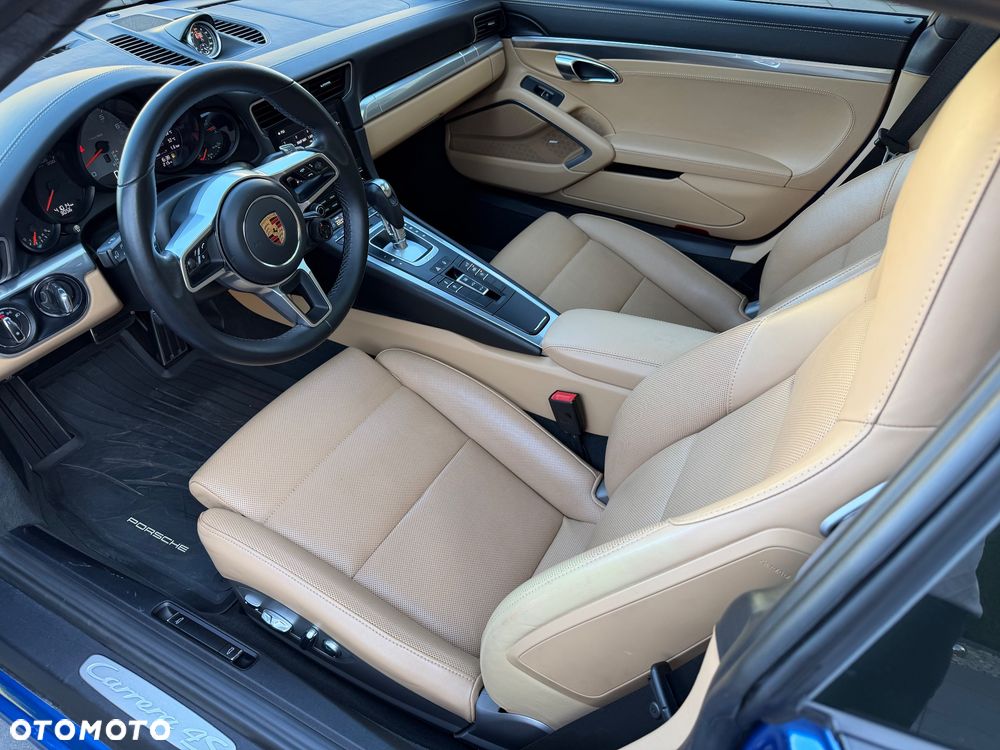 Porsche 911 Carrera 4S PDK - 30