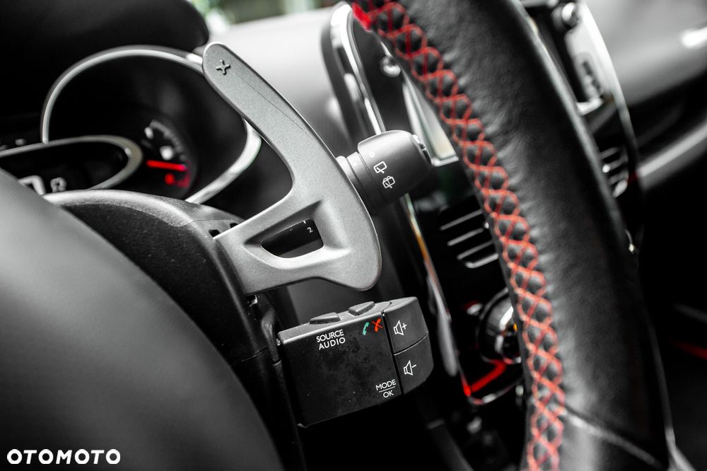 Renault Clio TCe 200 EDC Sport R.S - 26