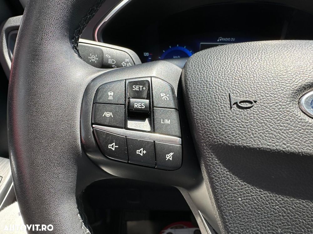 Ford Kuga - 24