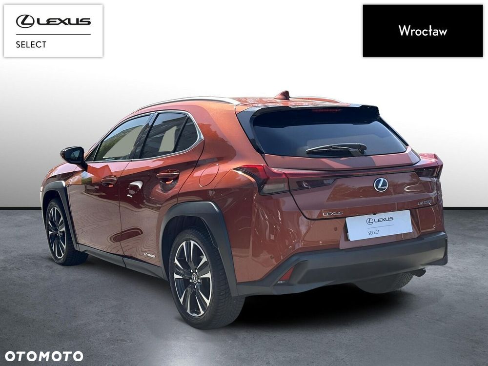 Lexus UX - 4