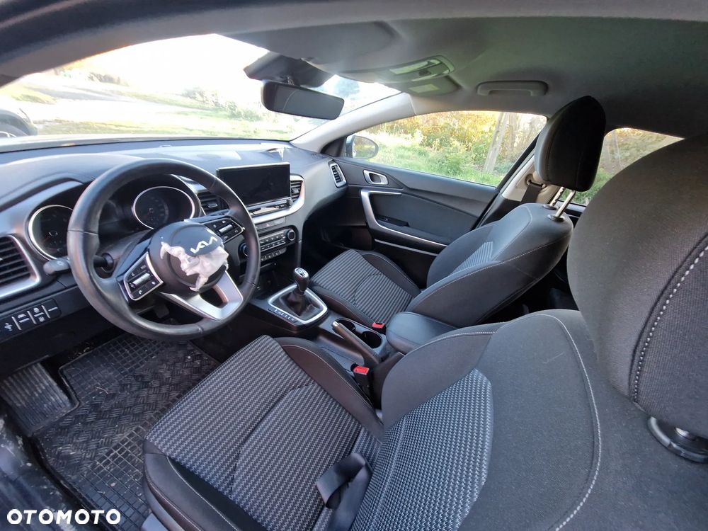Kia Ceed - 11