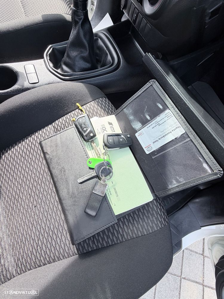 Toyota Hilux 2.4 D-4D 2WD CE - 24