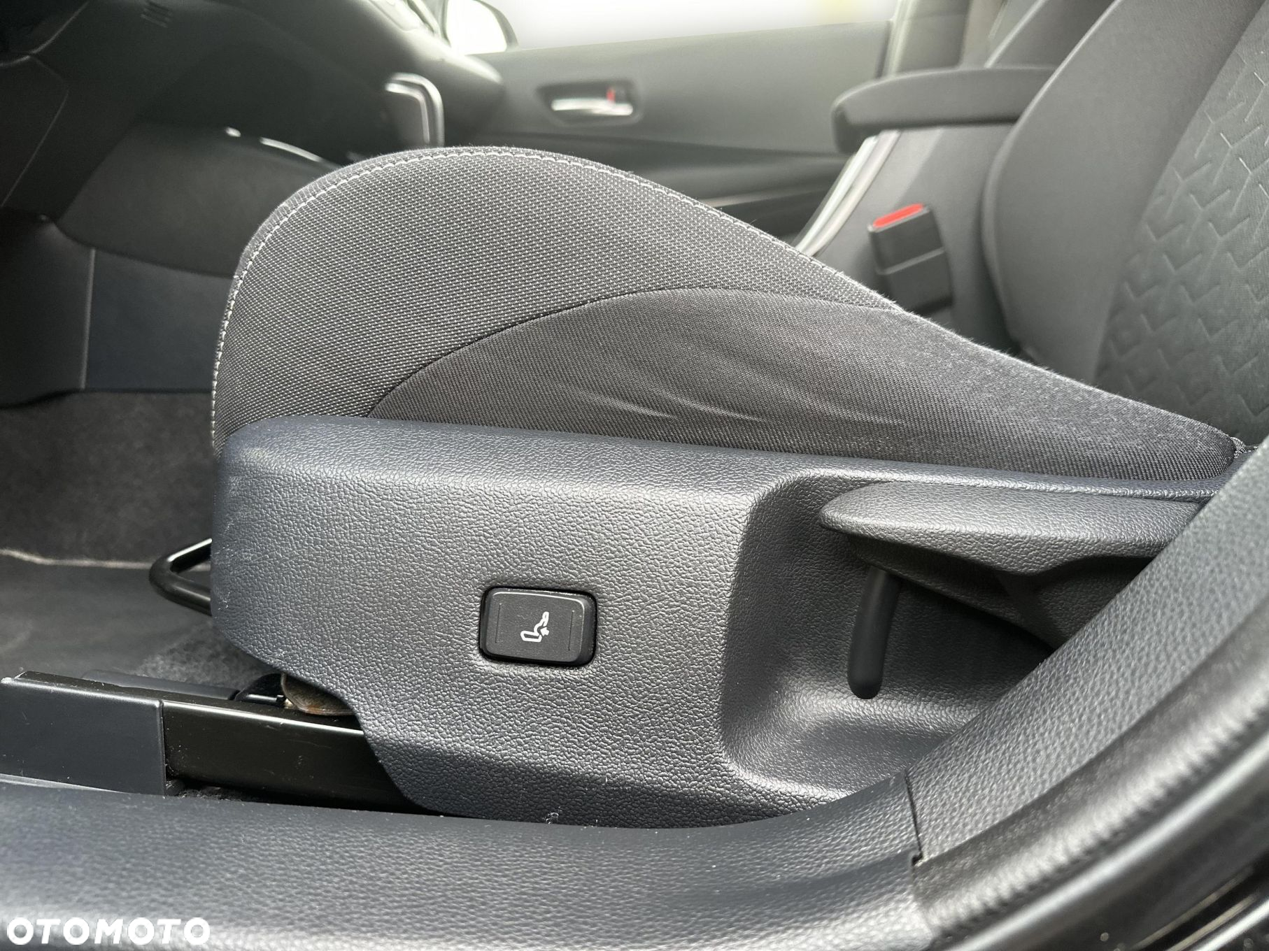 Toyota Corolla 2.0 Hybrid Comfort - 18