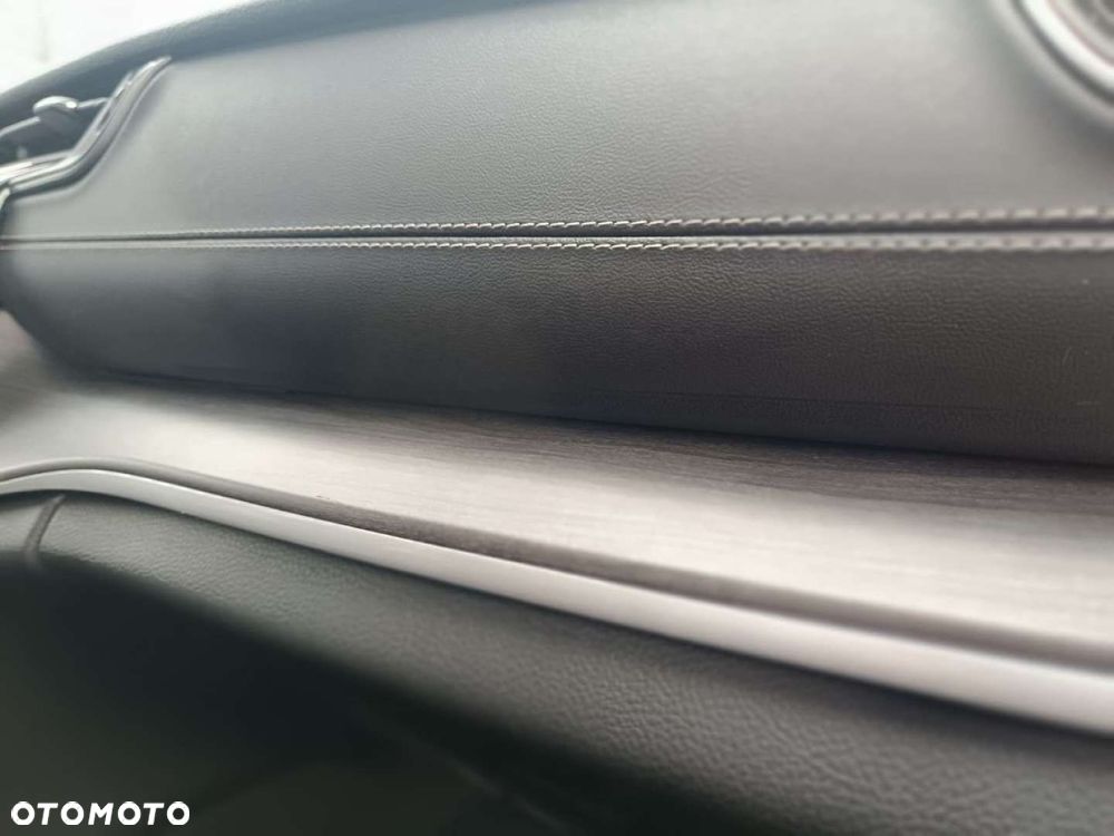 Jeep Grand Cherokee - 31