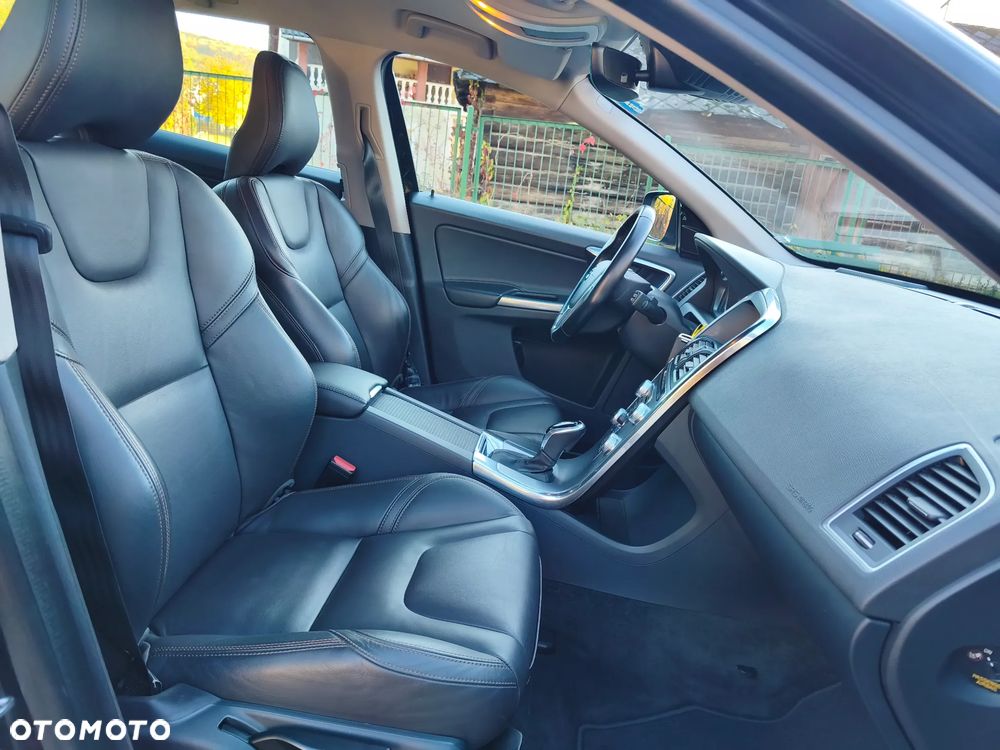 Volvo XC 60 D4 AWD Geartronic Momentum - 21