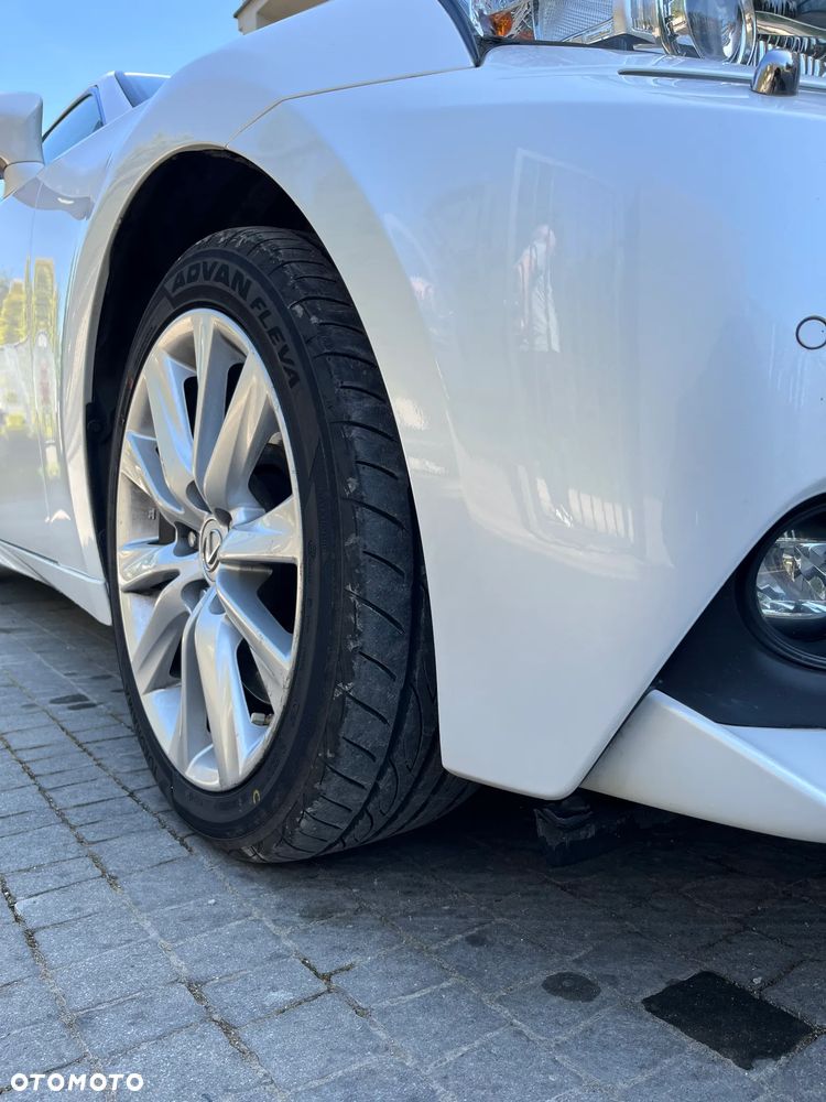 Lexus IS 200t Elite - 12