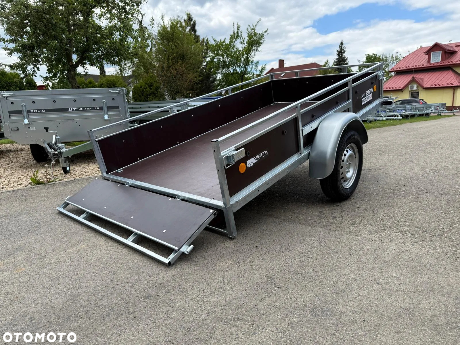 Inny Przyczepa VESTA LIGHT 25W 251x135x39 cm WYSOKIE BURTY ze sklejki spawana rama Częstochowa MOTOMUS - 8