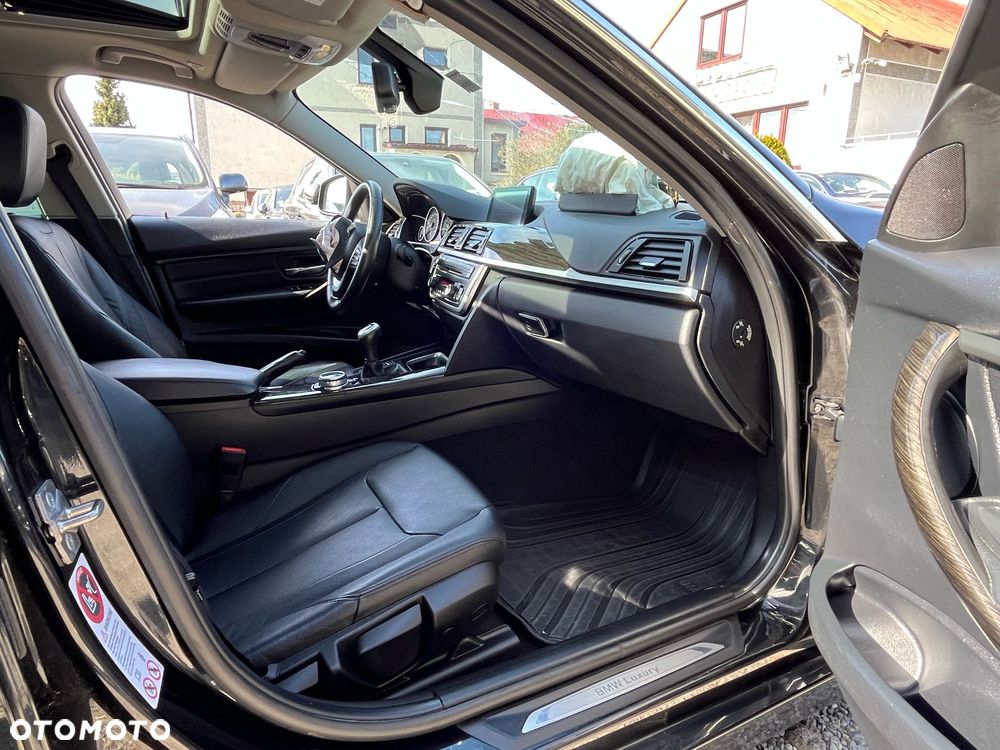 BMW Seria 3 318d xDrive M Sport - 25