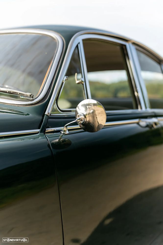 Jaguar MK II - 19