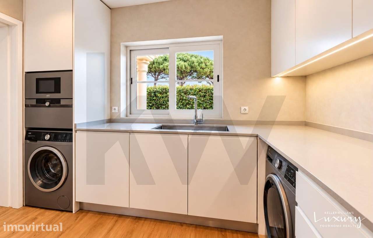 Cascais, Vila Bicuda | Moradia T3 cuidadosamente remodelada junto à Qu - Grande imagem: 5/24