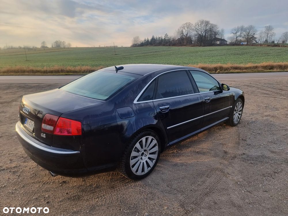 Audi A8 4.2 L Quattro - 10