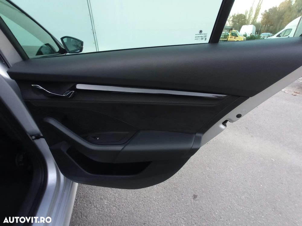 Skoda Octavia Combi RS 2.0 TDI DSG 4X4 - 27