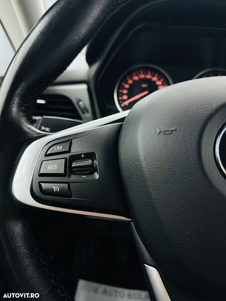 BMW Seria 2 218d - 31