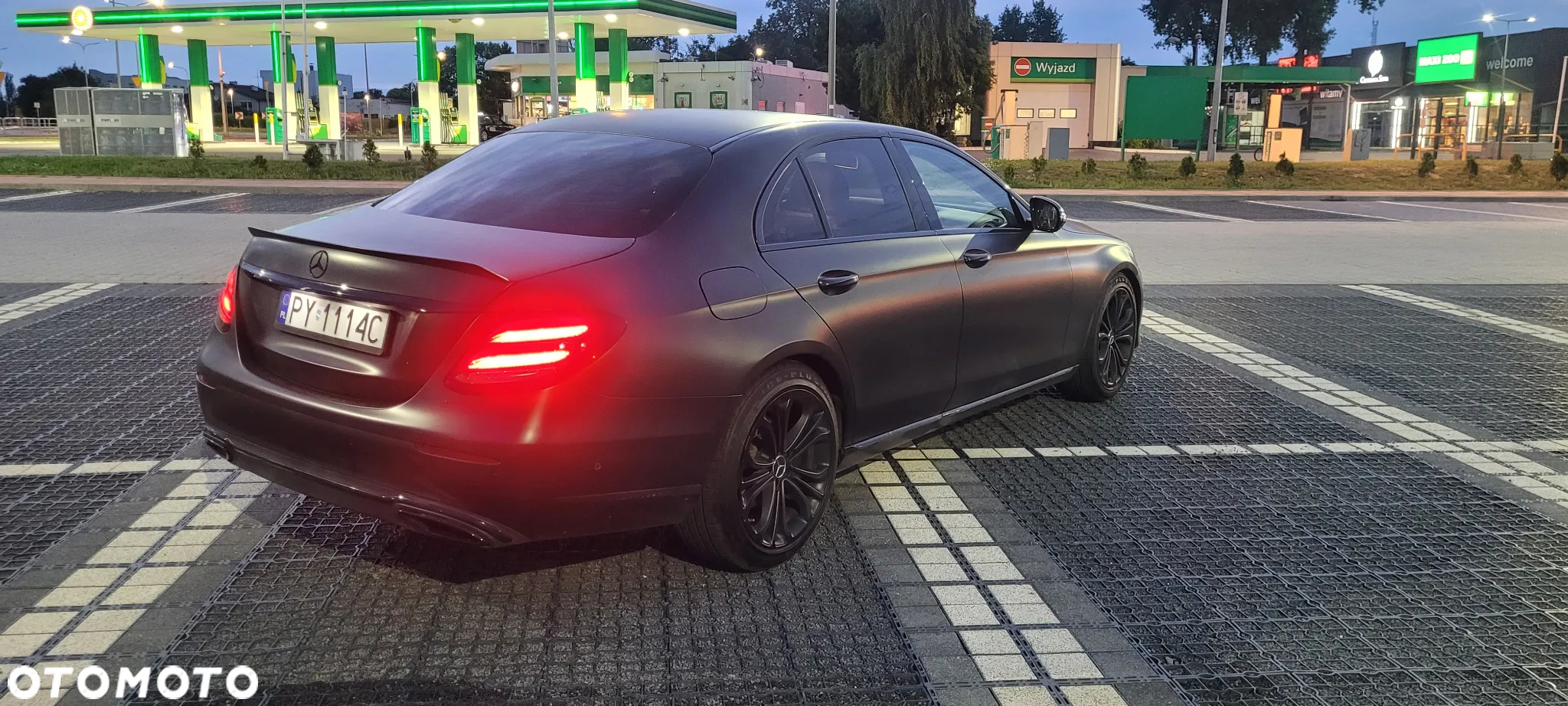 Mercedes-Benz Klasa E 220 d 9G-TRONIC AMG Line - 4