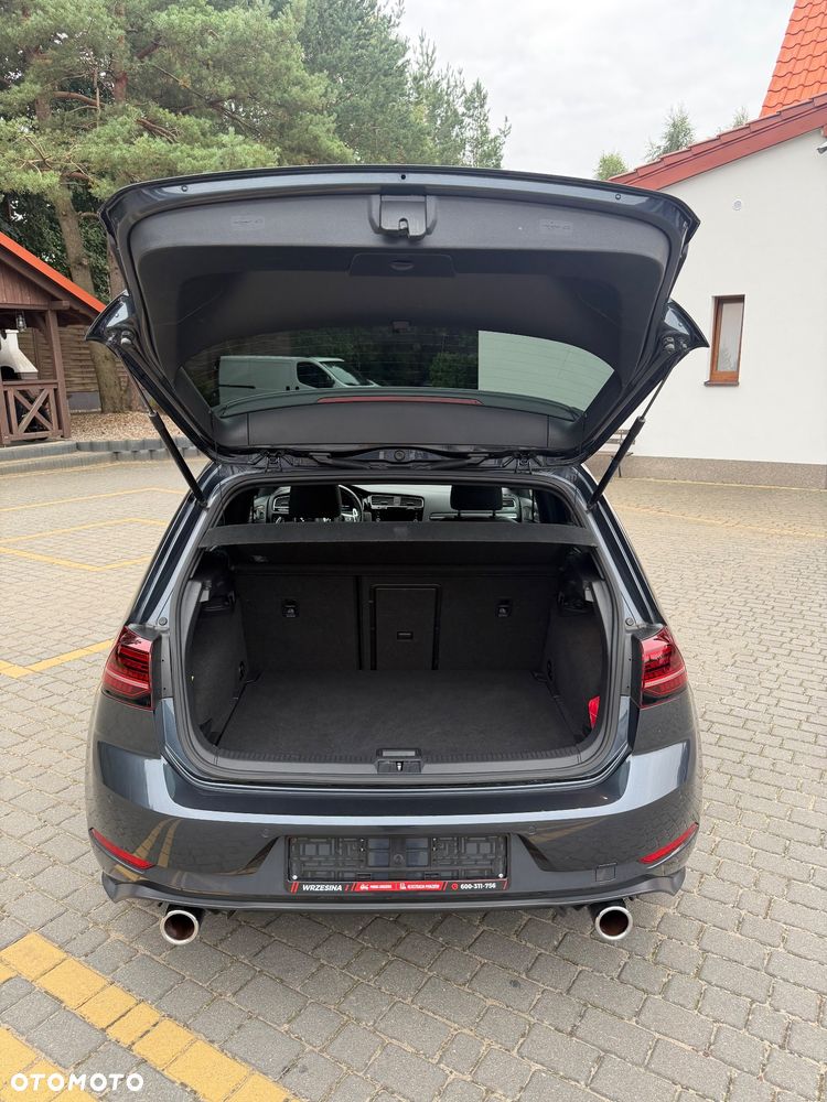 Volkswagen Golf - 33
