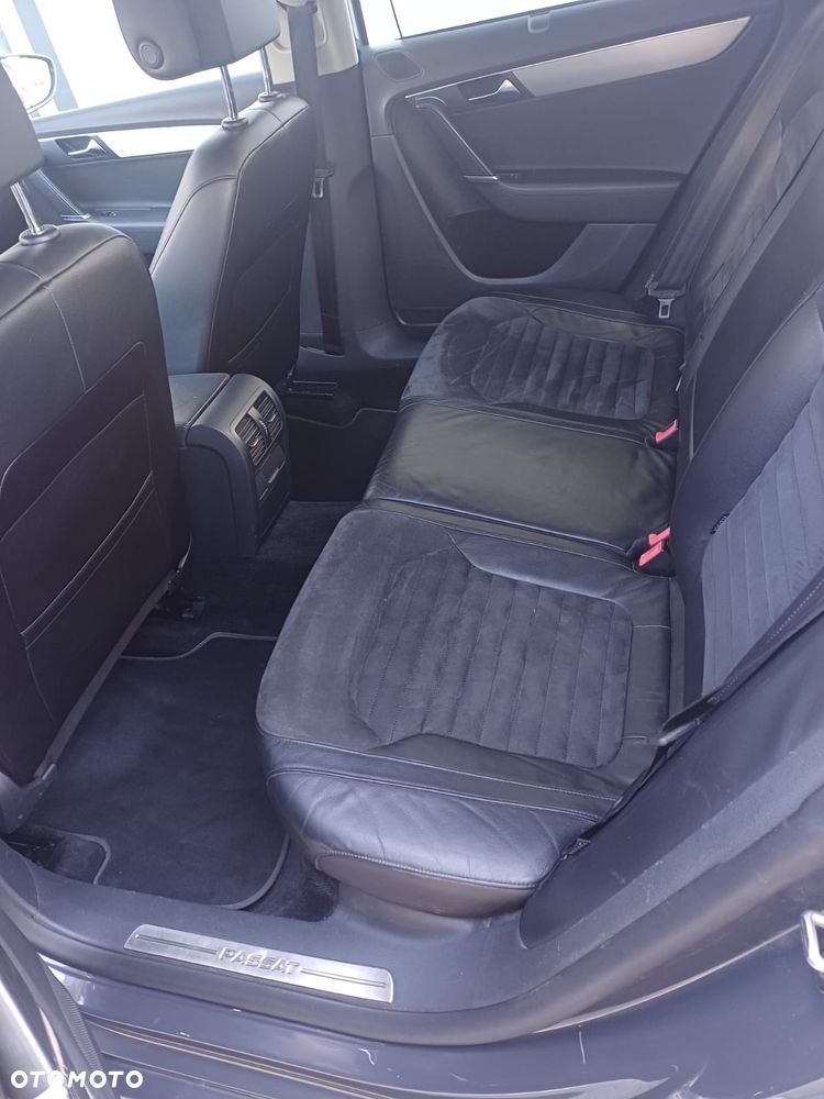 Volkswagen Passat 2.0 TDI DSG Highline - 23