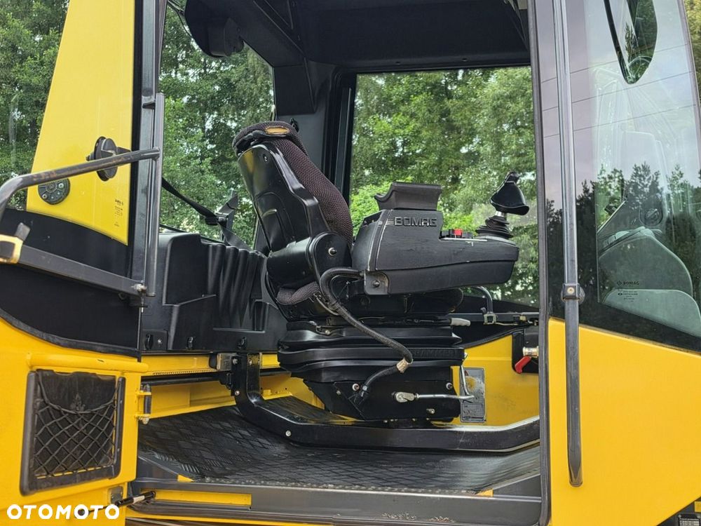 Bomag BW 154 AP-4i AM / rozsiewacz BS150 - 22