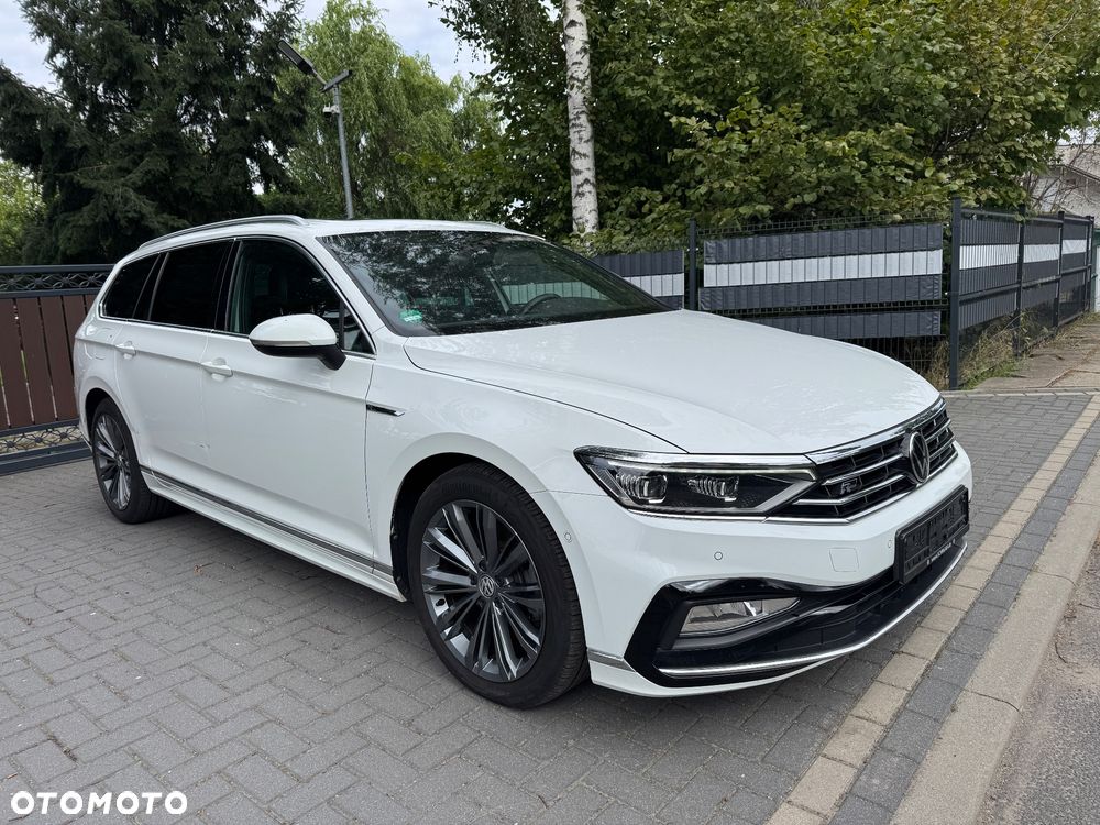Volkswagen Passat - 1
