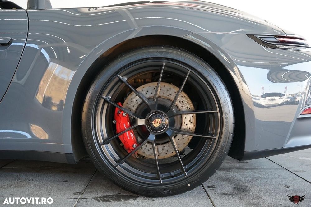 Porsche 911 Carrera GTS T-Hybrid - 29