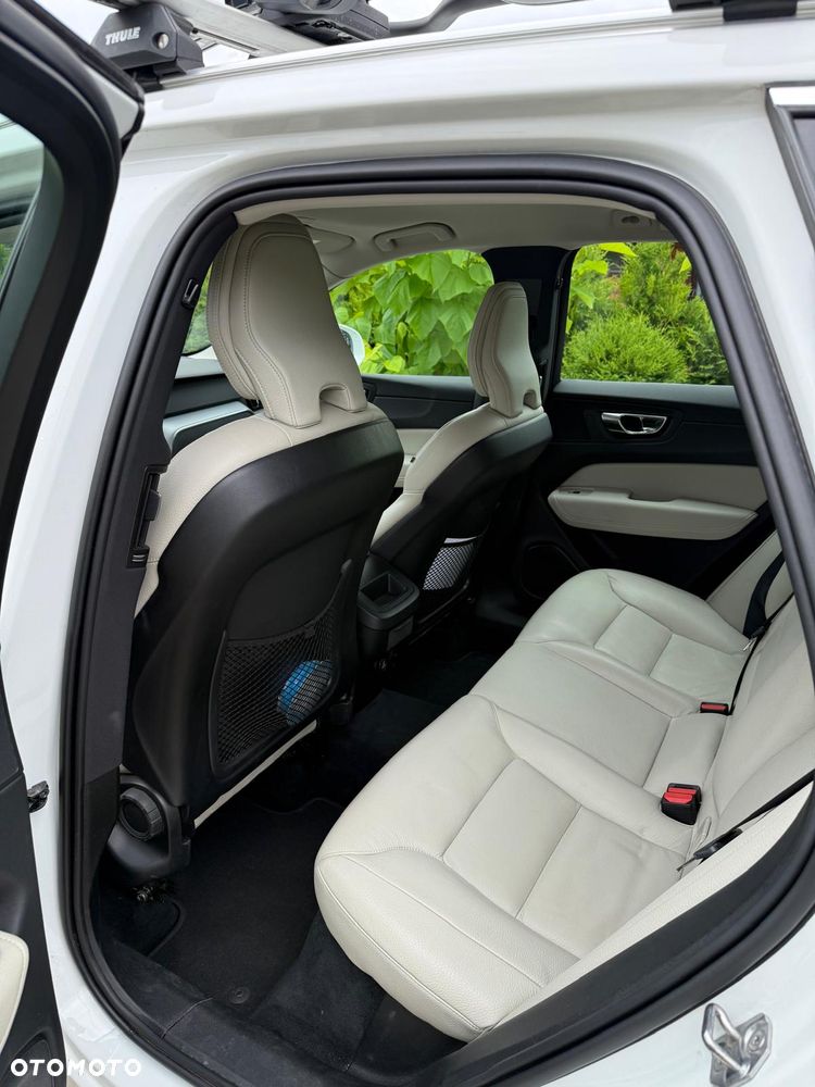 Volvo XC 60 B4 D AWD Momentum Pro - 8